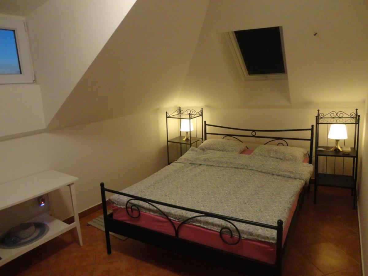 Apartment Gliha Jelsa  Εξωτερικό φωτογραφία